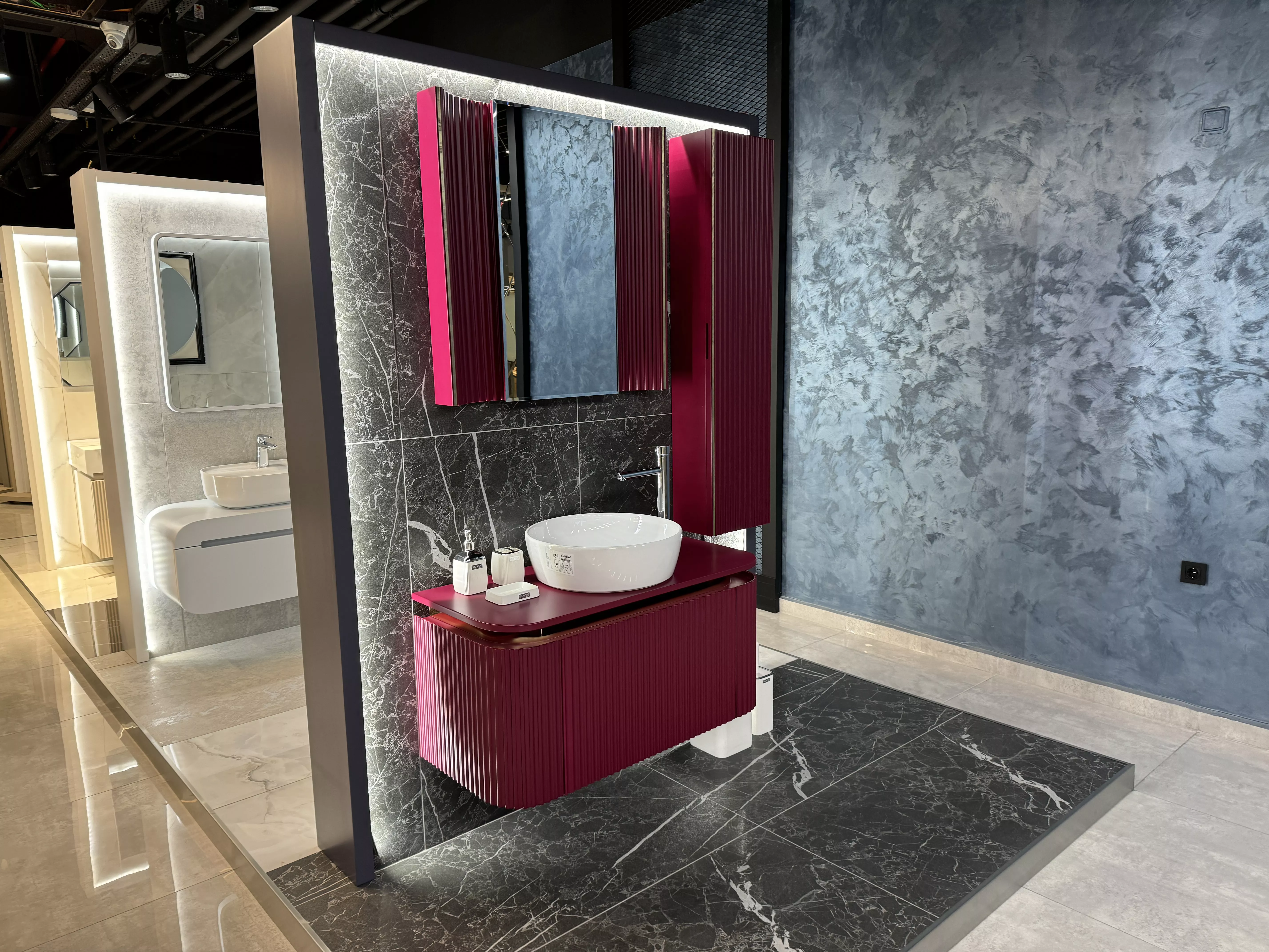 Mürdüm Lake Boyalı Banyo Dolabımtül